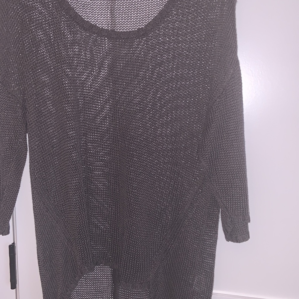 Nice top - Picture 3 of 3